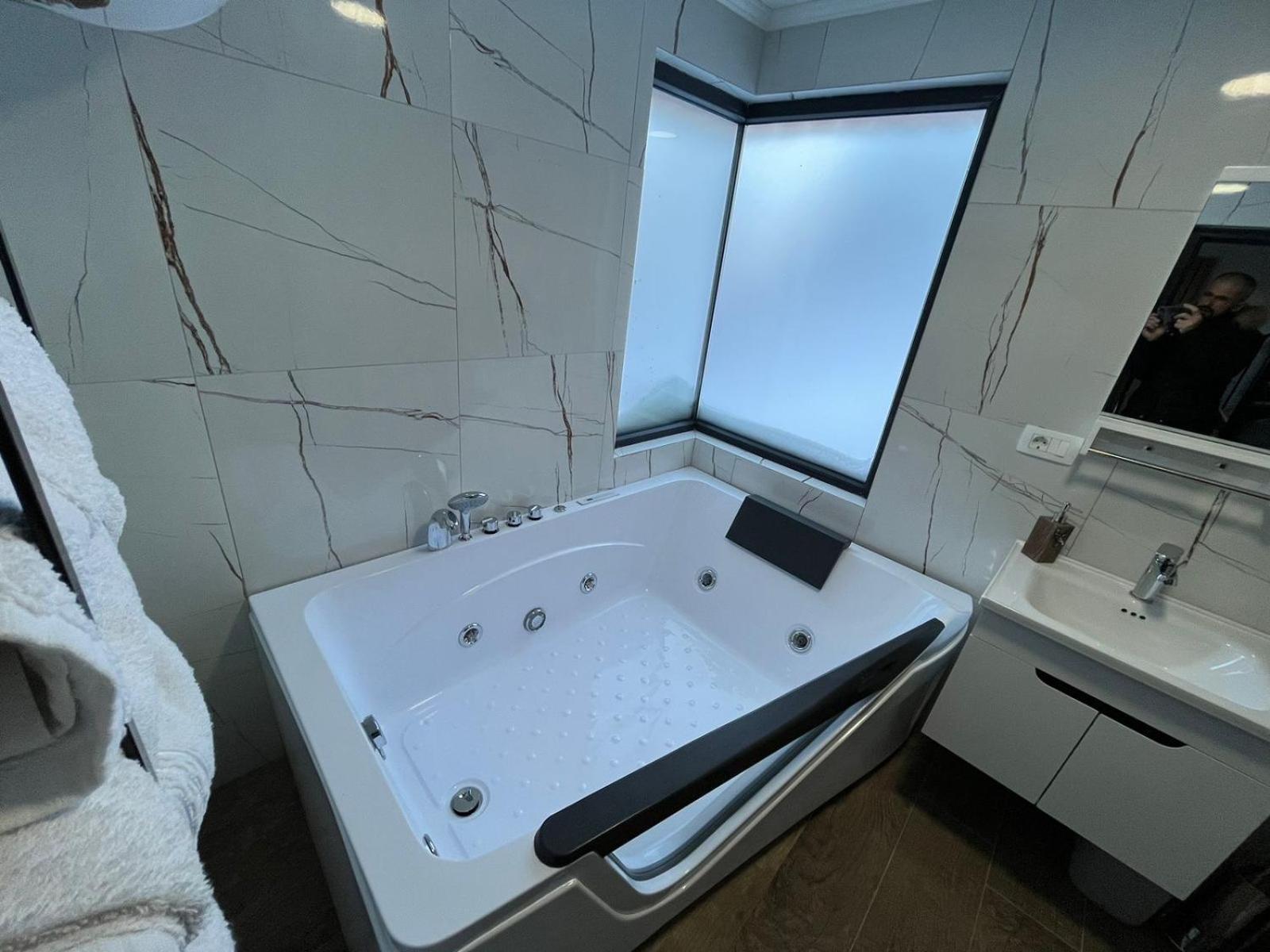 Bujtinat Lisa Apartment Boge Ngoại thất bức ảnh